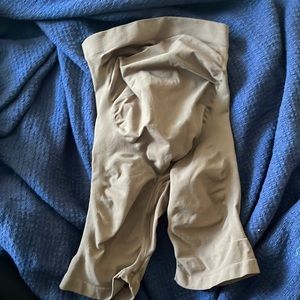 COPY - Skims Maternity Shapwear